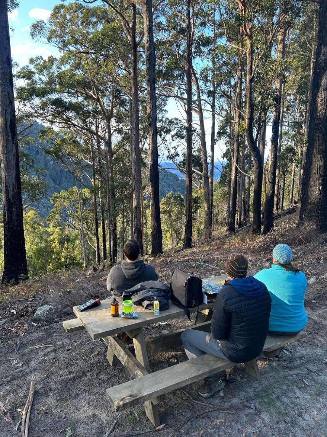 Base Camp Tasmania Hotel New Norfolk Buitenkant foto