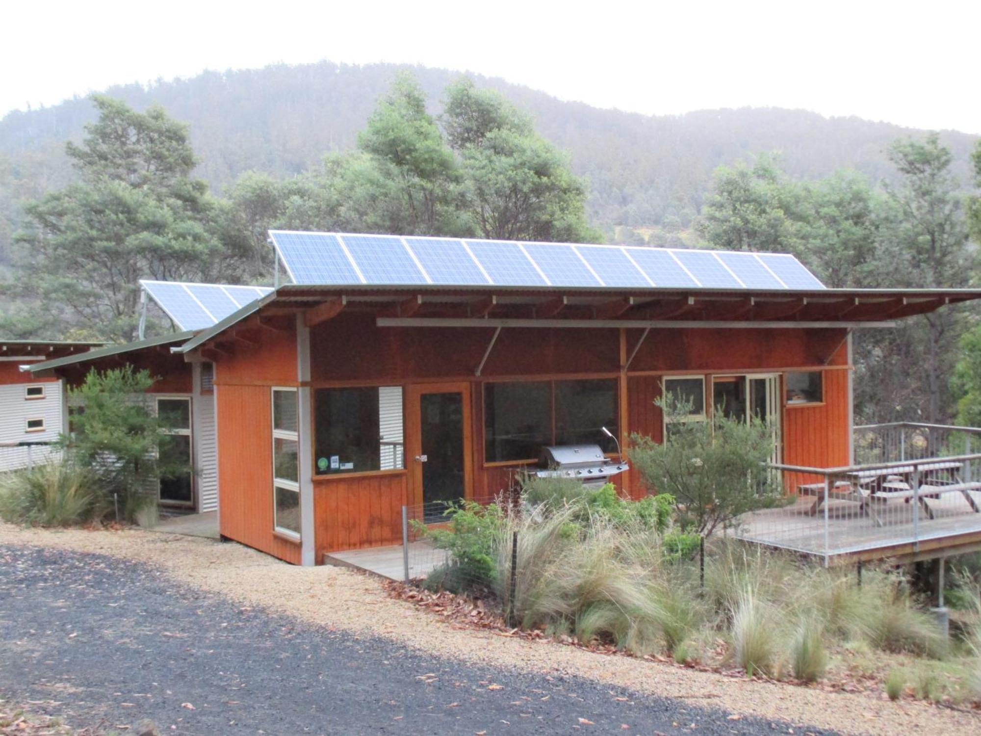 Base Camp Tasmania Hotel New Norfolk Buitenkant foto