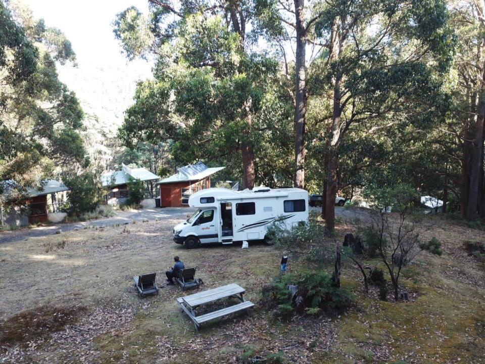 Base Camp Tasmania Hotel New Norfolk Buitenkant foto